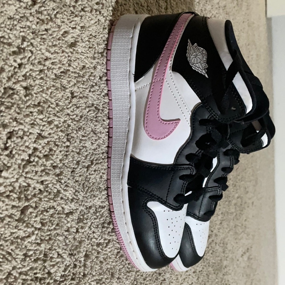 Light pink air jordan 1